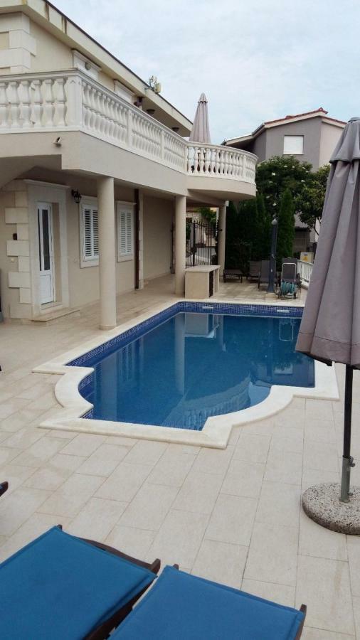 Villa Lizzi Trogir Buitenkant foto